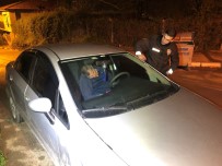 İÇKİ ŞİŞESİ - (Özel) Direksiyon Başında Sızan Sürücüyü Bekçiler Güçlükle Uyandırdı