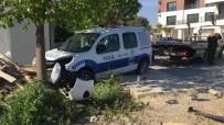 KADIN POLİS - Servis Minibüsü Polis Aracına Çarptı Açıklaması 1 Ölü, 2'Si Polis 3 Yaralı
