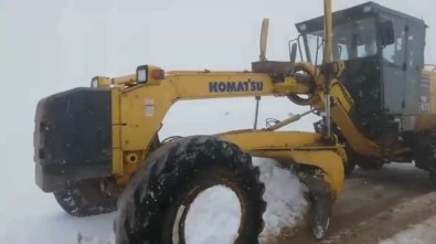 Siirt'te Kar Yağışı Nedeni İle Kapanan Grup Köy Yolları Ulaşıma Açıldı