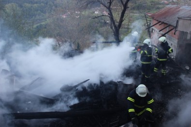 Sinop'ta Evde Yangın Açıklaması 3 Ölü