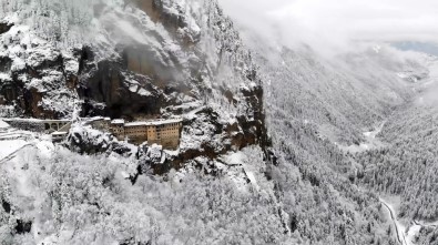 Sümela Manastırı'ndan Büyüleyici Kış Görüntüleri