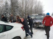 MAHSUR KALDI - Yaylada Kar Nedeniyle Mahsur Kalan 10 Kişi Kurtarıldı