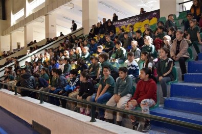 23 Nisan Ulusal Egemenlik Ve Çocuk Bayramı Spor Turnuvası Ödülleri Edremit'te Sahiplerini Buldu