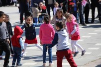 NIHAT ERGÜN - Amasya'daki 23 Nisan Kutlamalarına Onların Oyunu Damga Vurdu