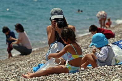 Antalyalı Minikler Çocuk Bayramı'nın Tadını Konyaaltı Sahilinde Çıkardı