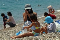 OKUL TATİL - Antalyalı Minikler Çocuk Bayramı'nın Tadını Konyaaltı Sahilinde Çıkardı