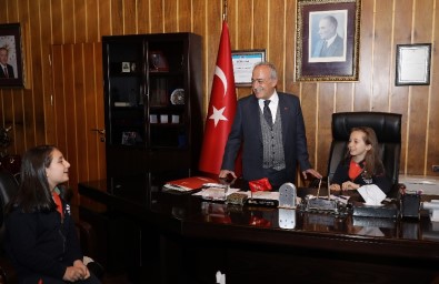 Atatürk Üniversitesinin Yeni Rektörü Küçük Zeynep Oldu