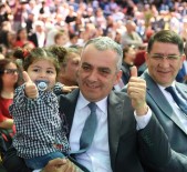 ULUSAL EGEMENLIK - Başkan Esen, Çocukların Bayram Coşkusunu Paylaştı