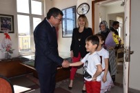 ULUSAL EGEMENLIK - Çocuk Başkan Oyun Parkı Ve Top İstedi