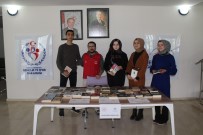 Erzincan'da Gençlerden Köy Okuluna Kitap Bağışı