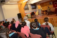Erzincan'da  'Okulda Tiyatro Var' Etkinliği İle Binlerce Öğrenci Tiyatro İzledi