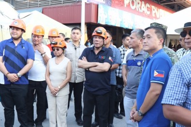 Filipinler Devlet Başkanı Duterte'den Deprem Bölgesine Ziyaret