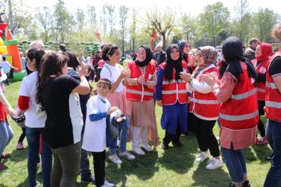 Kızılay Ekiplerinden 23 Nisan Coşkusuna Destek