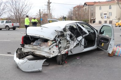 Aksaray'da Tır İle Otomobil Çarpıştı Açıklaması 3 Ağır Yaralı