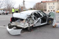 NAKKAŞ - Aksaray'da Tır İle Otomobil Çarpıştı Açıklaması 3 Ağır Yaralı