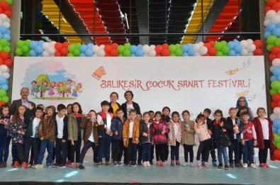 Balıkesir'de Çocuk Sanat Festivali Devam Ediyor