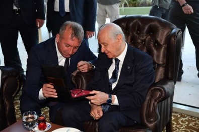 Başkan Aydın, MHP Lideri Bahçeli'ye Sanat-I Tesbih Hediye Etti