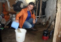 ŞEBEKE SUYU - Bodrumlarından Su Çıkan Aile Şaşkına Döndü