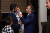 ALINUR AKTAŞ - Efeler Şampiyonluk Pastasını Çocuklarıyla Kesti