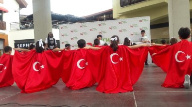 Forum Aydın'ın Geleneksel 'Çocuk Şenliği' Renkli Görüntülere Sahne Oluyor