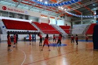 İMAM HATİP LİSESİ - Genç Kızlar Voleybol Müsabakaları Başladı