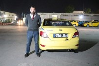 AZERI - (Özel) Taksiciden Örnek Davranış