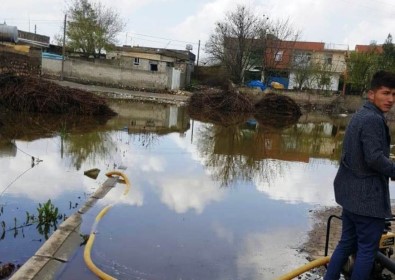 Şanlıurfa'da Kırsal Mahalle Sel Sularına Teslim Oldu