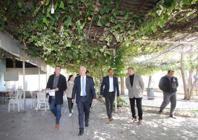 Saruhanlı Belediyesinden Park Ve Bahçelerde Temizlik Hamlesi