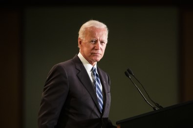 Anketler, Başkanlık Yarışında Biden'ı Trump'tan 8 Puan Önde Gösteriyor