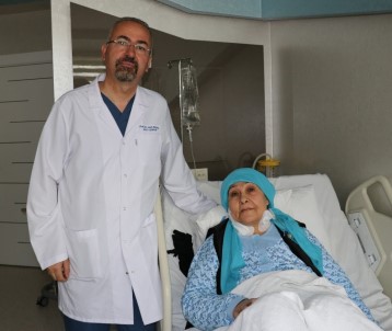 Felç Olabilirsin Denilen Hasta Lokman Hekim'de Sağlığına Kavuştu