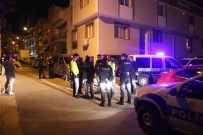 KAZIM KARABEKİR - İzmir'de Polisin 'Dur' İhtarına Uymayan Sürücü Kovalamaca Sonrasında Yakalandı