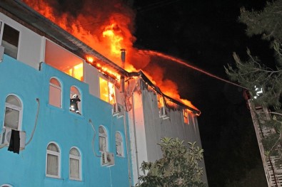 Kemer'de Otelin Personel Lojmanında Yangın