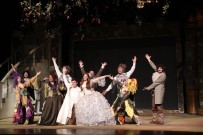 ŞEHIR TIYATROLARı - Kocaeli Şehir Tiyatroları, İstanbul'da Çocuklar İçin Sahne Aldı