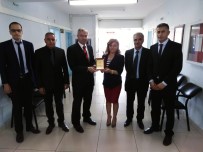 Muş Defterdarından Varto Mal Müdürlüğü Çalışanlarına Plaket