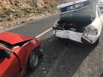 İMAM HATİP - Otomobiller Çarpıştı Açıklaması 4'Ü Öğretmen, 5 Yaralı