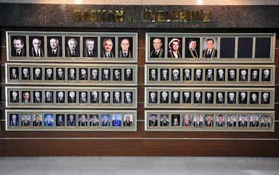 (Özel) FETÖ'cü AYM Üyelerinin Fotoğrafının Aile Albümünde Yer Alması Dikkat Çekti