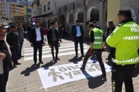 DİKKATSİZLİK - Sason Caddelerine Trafik İşaretleri Çizildi