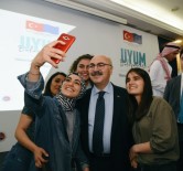 TAHSIN KURTBEYOĞLU - Yabancı Uyruklu Çocuklar Ve Gençler Aydın Valisi İle Selfie Yarışına Girdi