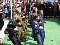 HAKA DANSı - Yeni Zelanda Askerleri Atalarını 'Haka' Dansıyla Andı