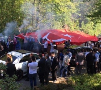 Almanya'da Türk Düğün Konvoyuna Şaşırtan Tepki