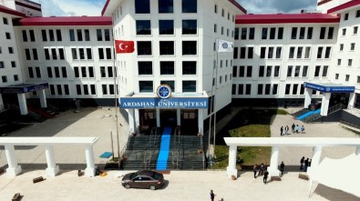 Ardahan Üniversitesi Rektörü Biber'den Temel Karamollaoğlu'na Tepki
