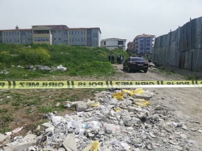 Avcılar'da, Madde Bağımlısı Boş Arazide Kendi Yüzünü Yaktı