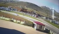 KIRMIZI IŞIK - Bitlis'te 34 Kişinin Yaralandığı Kazanın Görüntüleri Ortaya Çıktı