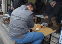 ÇAY OCAĞI - Bu Papağan Çay Tiryakisi