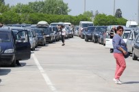 SINIR KAPISI - Bulgarlar Kapıkule'ye Akın Etti