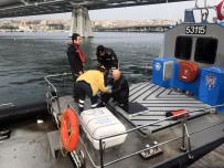 HALIÇ - Dengesini Kaybeden Yaşlı Adam Haliç'e Düştü