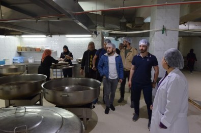 Düzce Üniversitesi Öğrencileri Açık Mutfakta