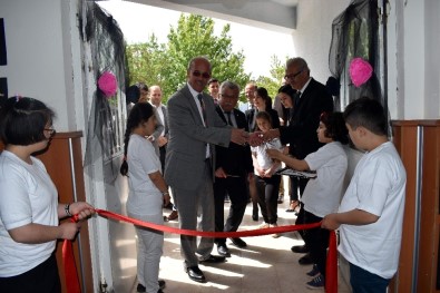 Efeler'de Engelsiz Sergi