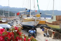 MAVI YOLCULUK - Kaş'ta Tekneler Sezon İçin Deniz İnmeye Başladı