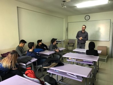 Öğrencilere Düzce Üniversitesi'nin Nüfus Ve Vatandaşlık Programı Tanıtıldı